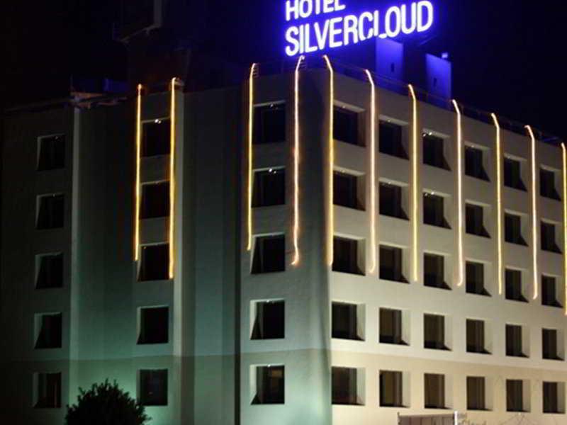 Silvercloud Hotel And Banquets Ahmedabad Bagian luar foto