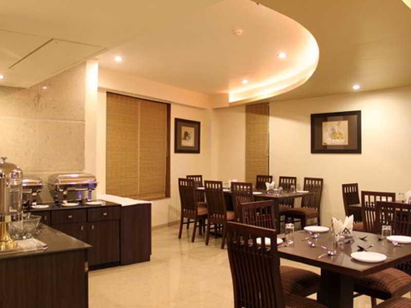 Silvercloud Hotel And Banquets Ahmedabad Bagian luar foto