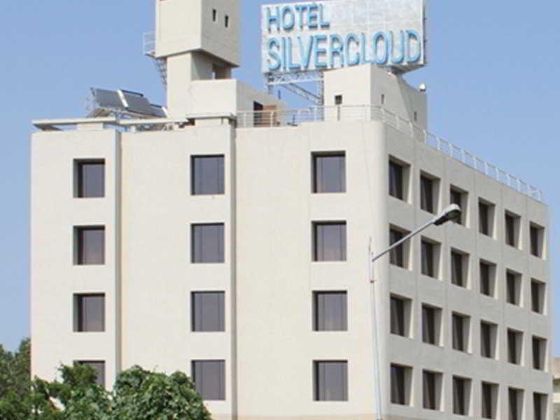 Silvercloud Hotel And Banquets Ahmedabad Bagian luar foto