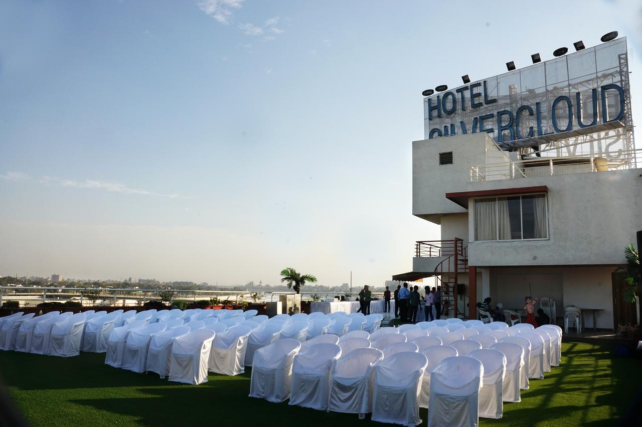 Silvercloud Hotel And Banquets Ahmedabad Bagian luar foto