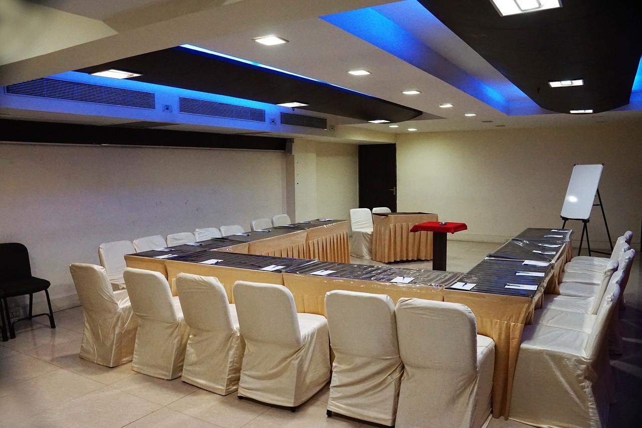 Silvercloud Hotel And Banquets Ahmedabad Bagian luar foto