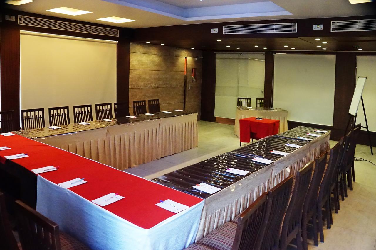 Silvercloud Hotel And Banquets Ahmedabad Bagian luar foto