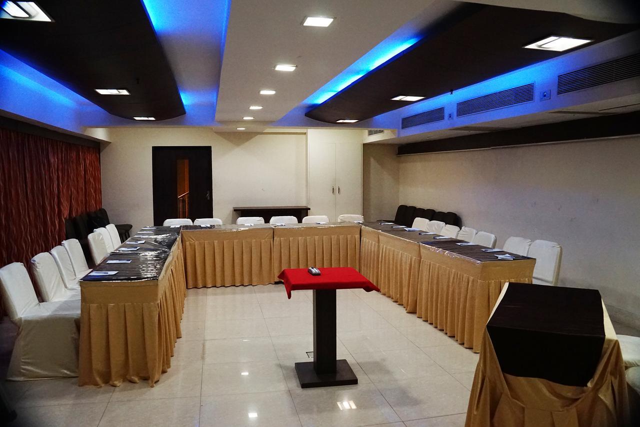 Silvercloud Hotel And Banquets Ahmedabad Bagian luar foto